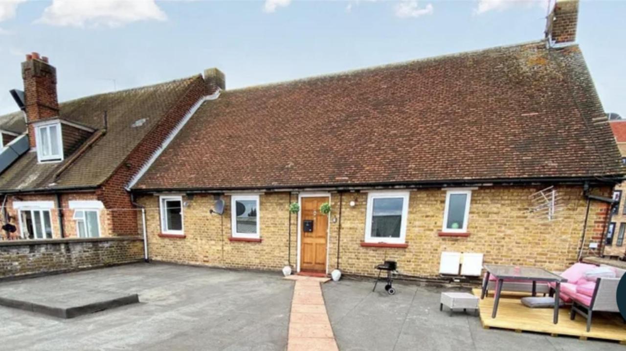 4 Bedroom Property Which Sleeps 8 Very Close To The Harry Potter Studio And Watford Junction Exterior photo